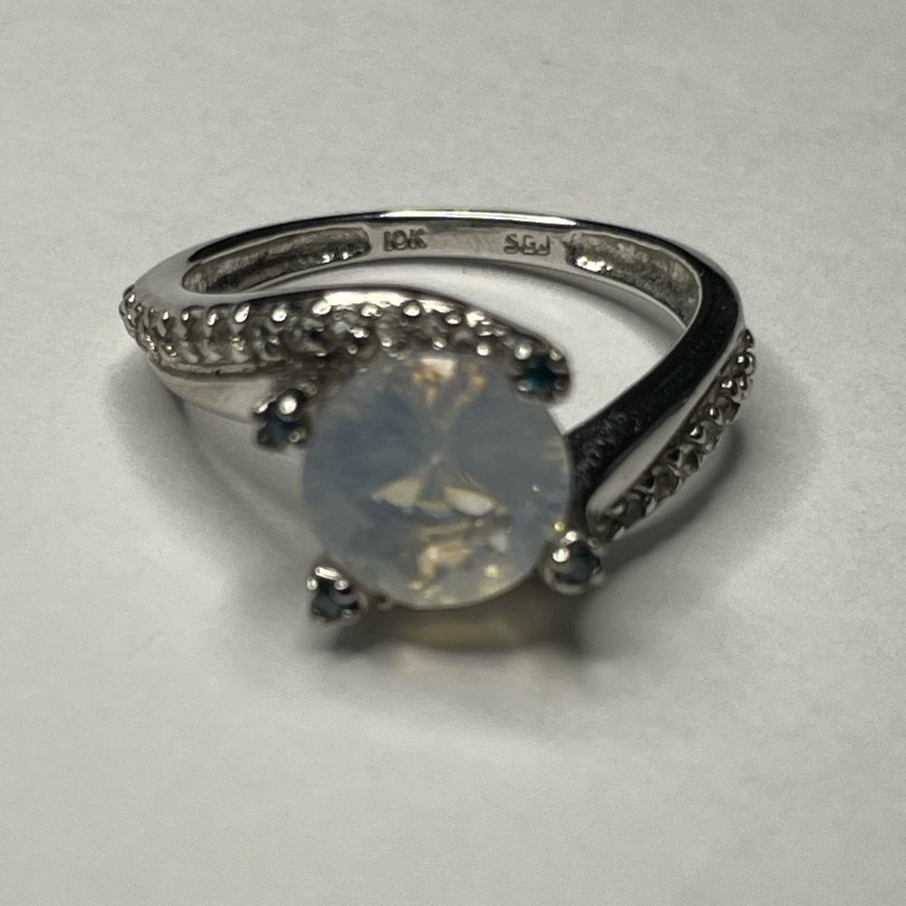 Incredible 10K Gold Opal Ring Size 6.5